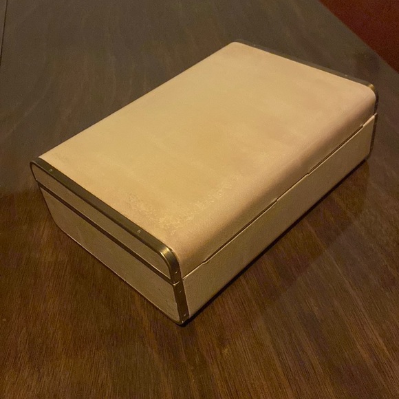 Vintage jewelry lot with Vintage Jewelry Box. - Picture 16 of 16